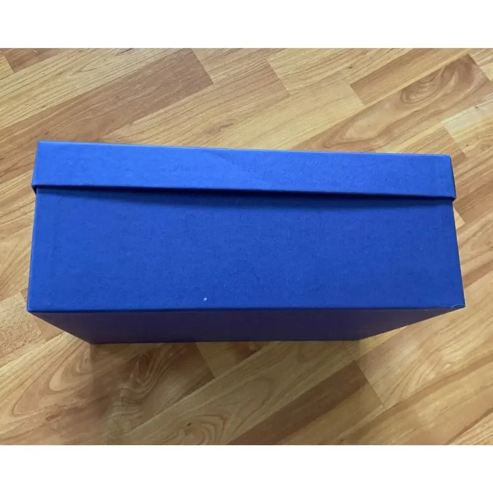 Stuart‎ Weitzman empty shoe box